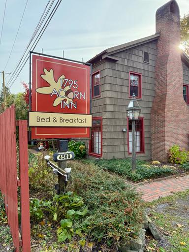 1795 Acorn Inn Bed and Breakfast